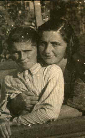 Сарие с сыном Рауфом
